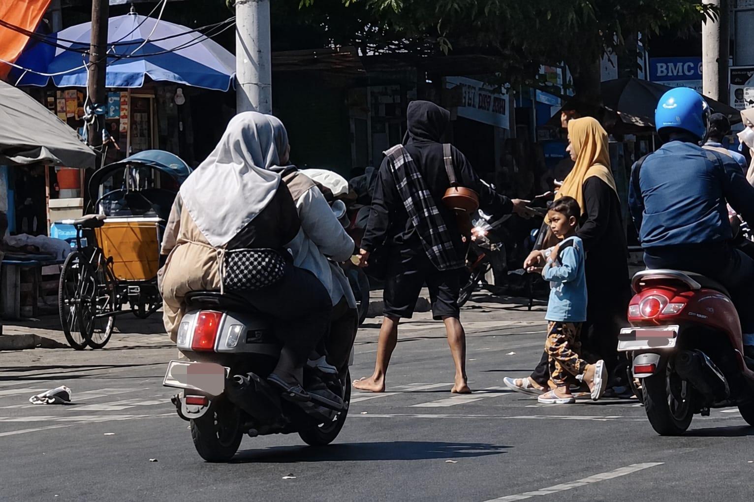 Peziarah Ampel Resah Diganggu Anjal, Ada yang Dibuntuti hingga Terpaksa Beri Uang