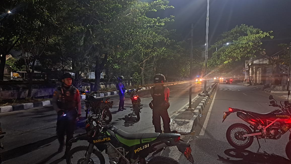 Tim Raimas Polres Pelabuhan Tanjung Perak Bubarkan Balap Liar di Kedung Cowek, 6 Remaja Diamankan