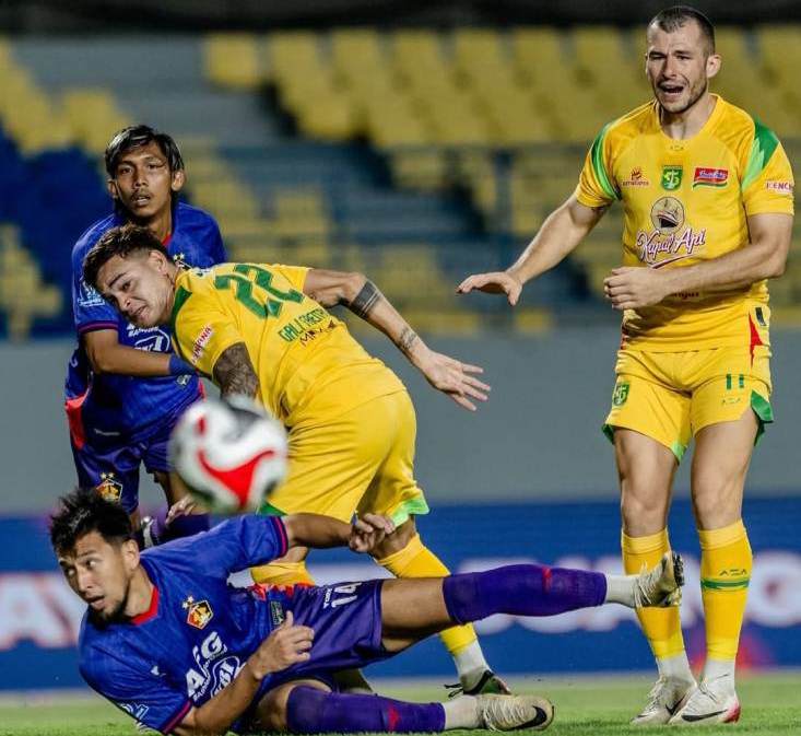 Persik Kediri vs Persebaya Surabaya Imbang Tanpa Gol di Babak Pertama