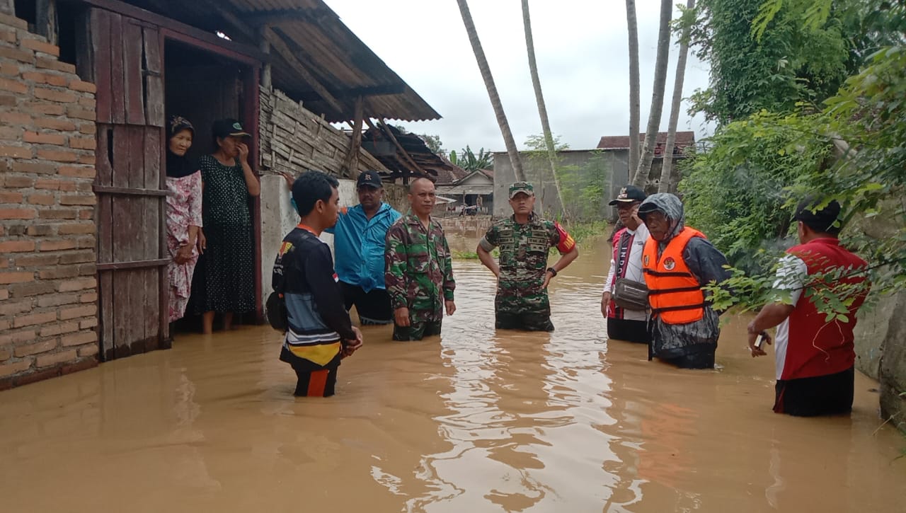 Sungai Meluap, 42 Kepala Keluarga Wonoasri Terisolasi Banjir, Dandim Jember Langsung Turun