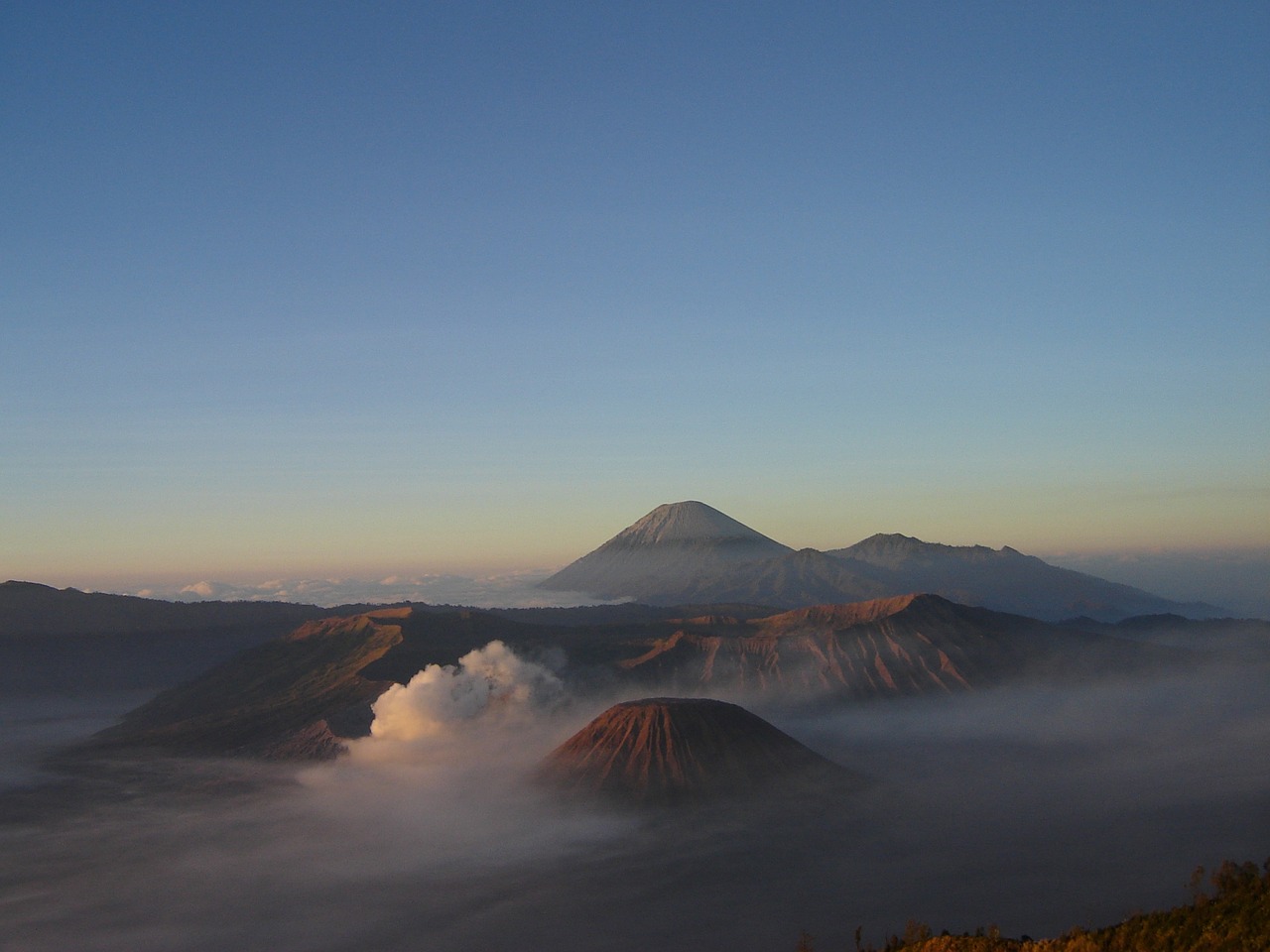 Taman Nasional Bromo Tengger Semeru: Petualangan Alam yang Memukau