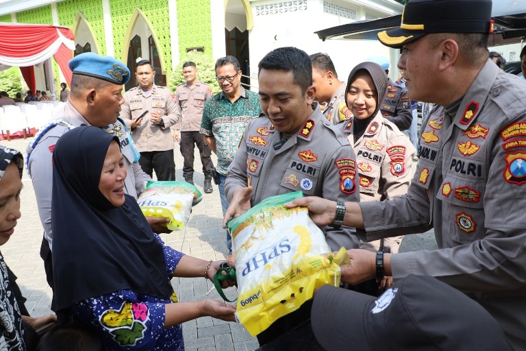 5 Hari Gelar Gerakan Pangan Murah, Polres Pelabuhan Tanjung Perak Sediakan 21 Ton Beras SPHP 