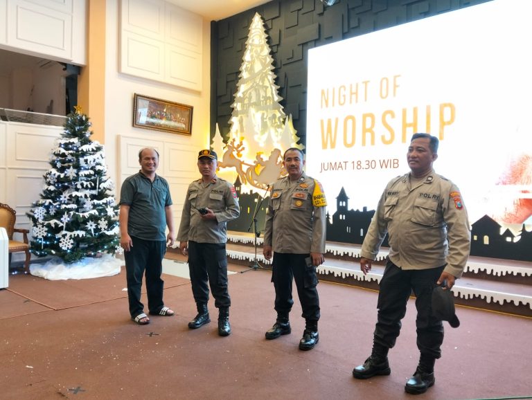 Bersama Jaga Keamanan, Polsek Gayungan dan Masyarakat Tingkatkan Kewaspadaan Jelang Natal