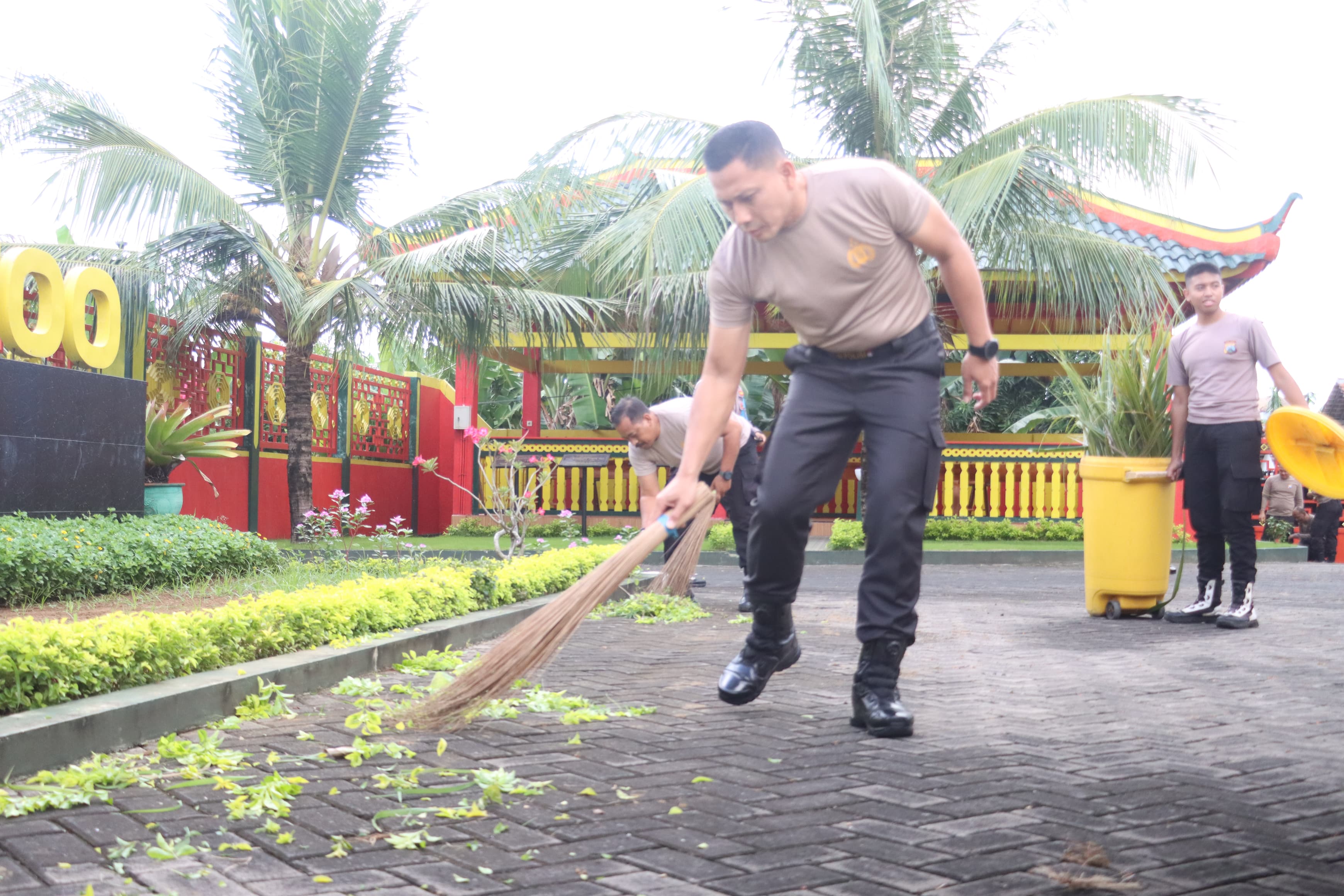 Polresta Banyuwangi Gelar Bakti Religi Sambut Hari Bhayangkara Ke-79