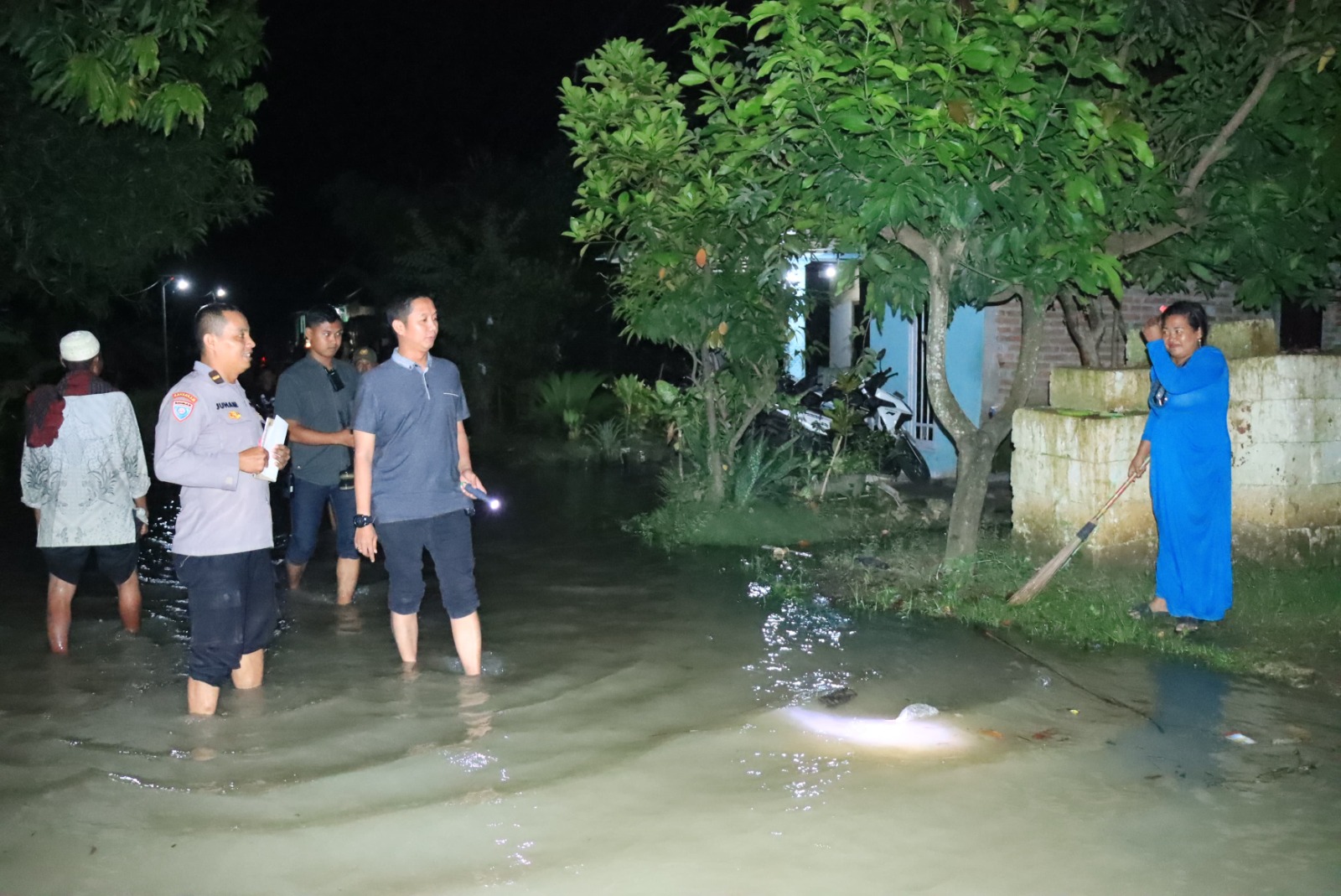 Kapolres Bojonegoro Pantau Aliran Air Sungai Bengawan Solo