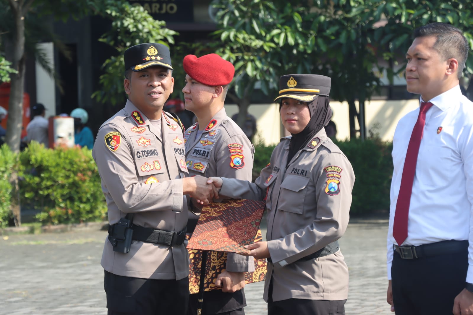 73 Polisi Sidoarjo Dapat Penghargaan