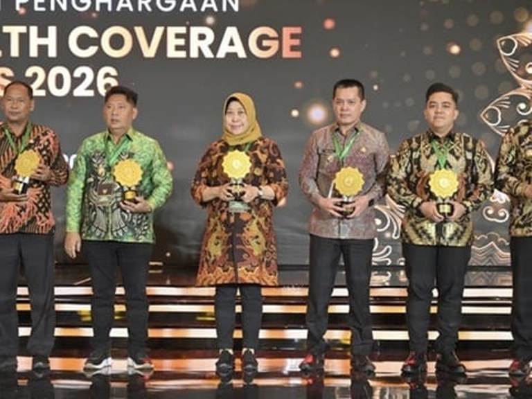 Hampir Seluruh Warga Terlindungi JKN, Surabaya Raih UHC Awards 2026