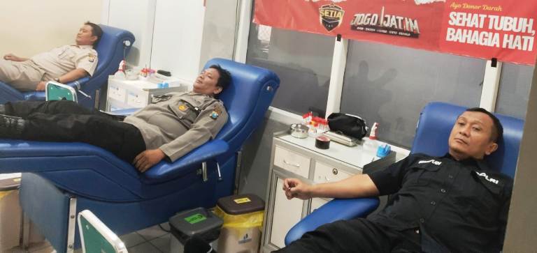 Polres Magetan Gelar Donor Darah Rayakan HUT ke-74 Humas Polri