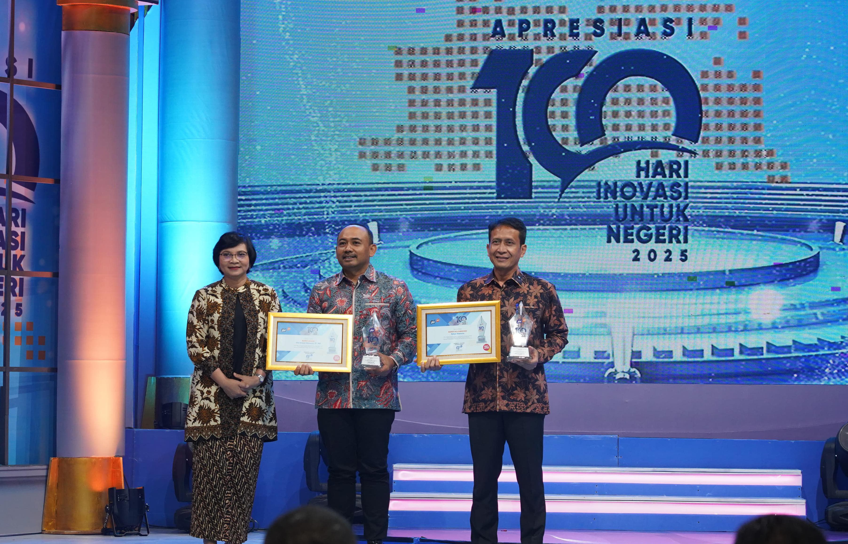  Bupati Bojonegoro Sabet Penghargaan di Malam Apresiasi 100 Hari Inovasi untuk Negeri JTV 2025   