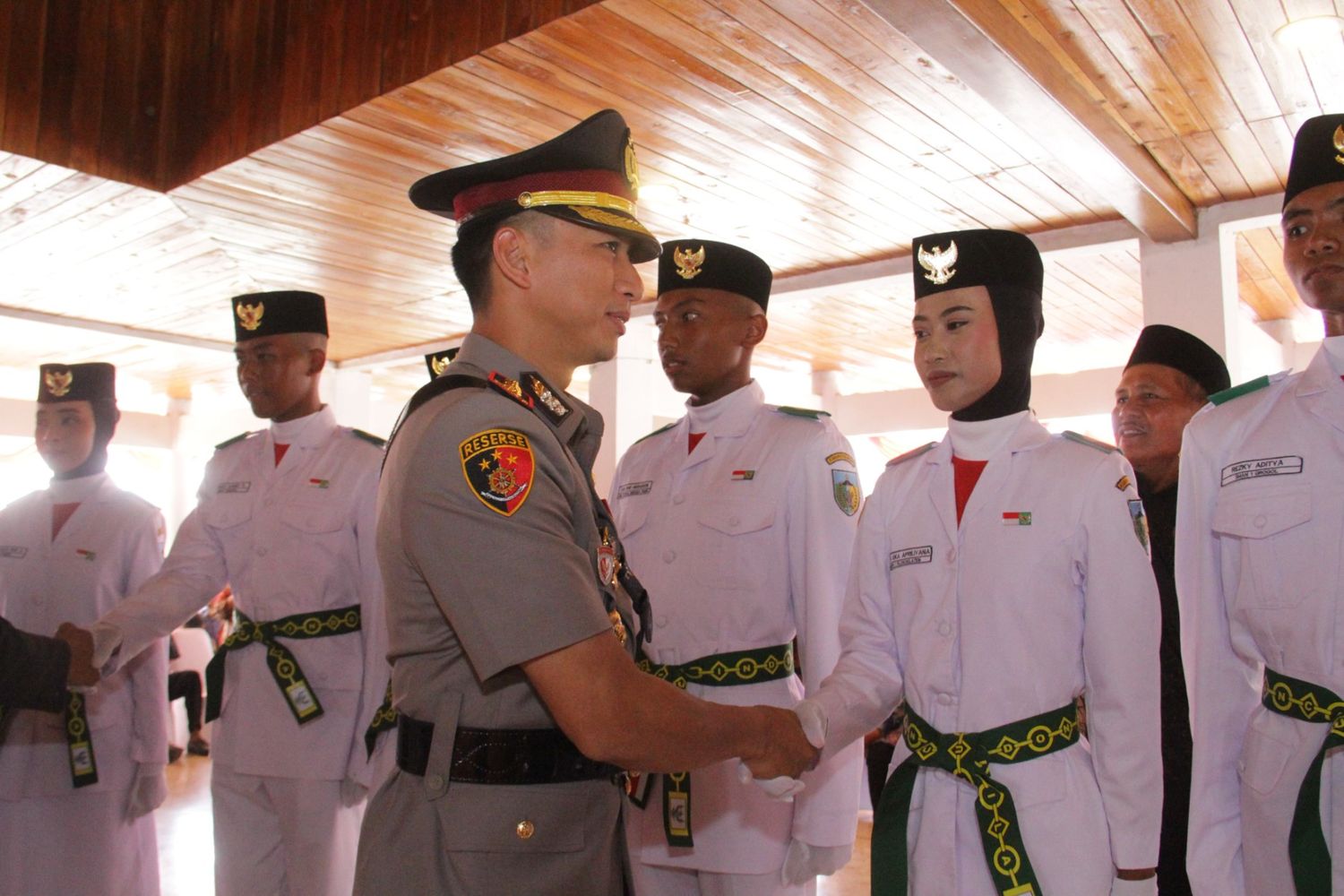 Kapolres Kediri Kota Berikan Ucapan Selamat pada Pengukuhan Paskibraka 2025