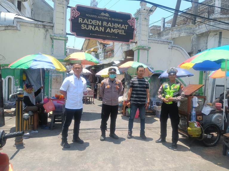 Tingkatkan Patroli di Wisata Religi Sunan Ampel Surabaya, Polsek Semampir Jamin Keamanan Peziarah