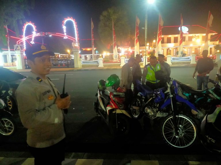 Patroli Blue Light Gabungan Polsek Rayon 2 Amankan Surabaya