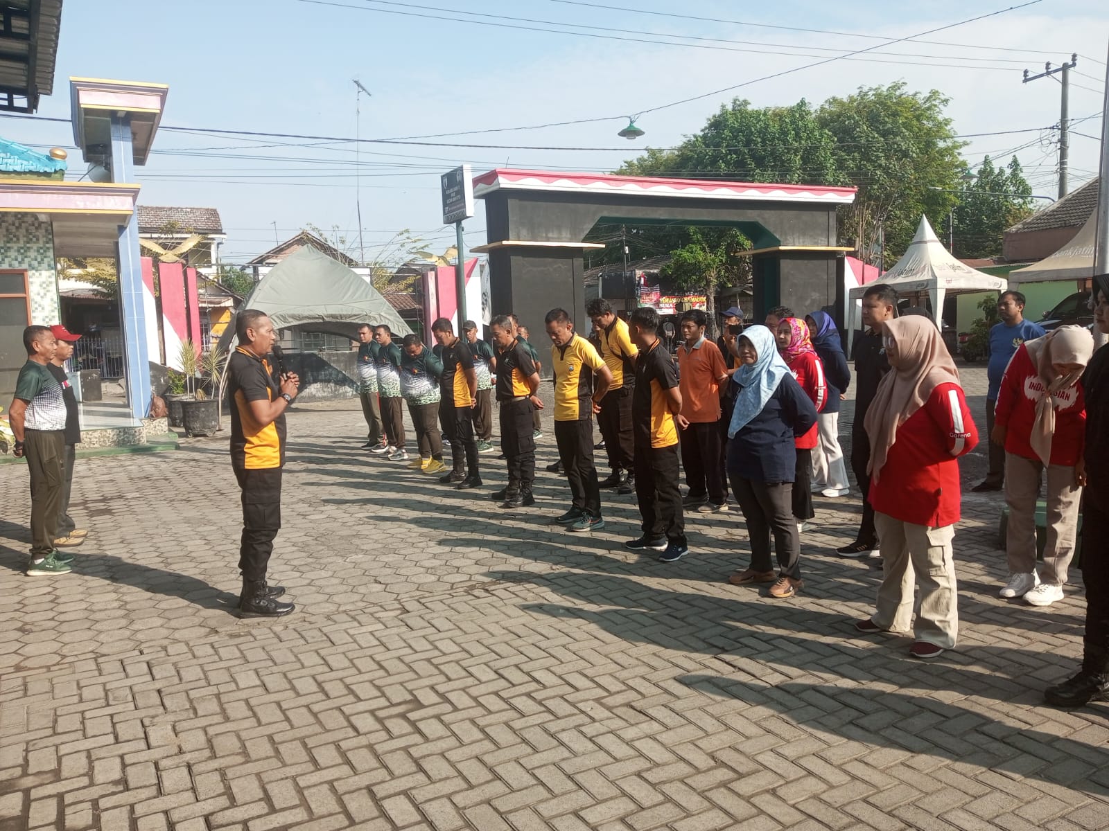 Tunjukkan Situasi Kondusif, Forkopimcam Pare dan Badas Gelar Olahraga Bersama