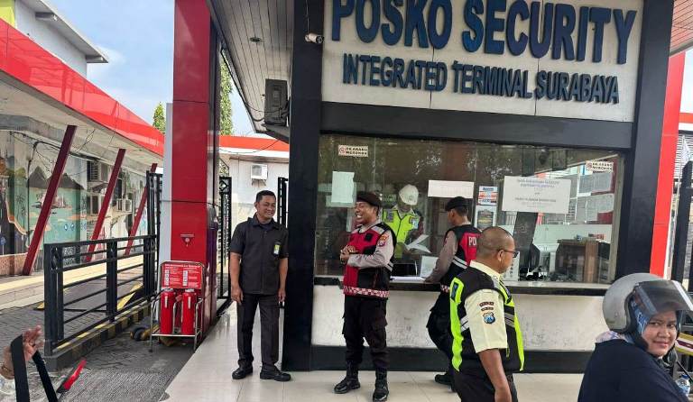 Tingkatkan Keamanan, Pam Obvit Polres Pelabuhan Tanjung Perak Patroli Sinergis di Depo Pertamina