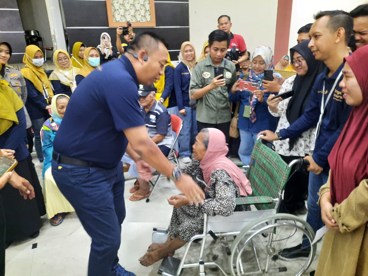 Mas Rio Minta Petugas Sisir Penderita Katarak Situbondo hingga Pelosok Desa