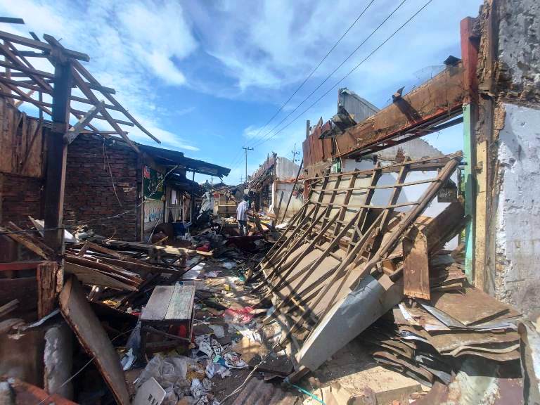 156 Pedagang Pasar Pacar Keling Surabaya Direlokasi, Sebagian Tolak Pindah   