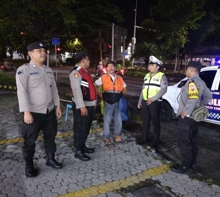Polsek Tenggilis Mejoyo Patroli Antisipasi Curanmor di Kendangsari, Jukir Diimbau Waspada