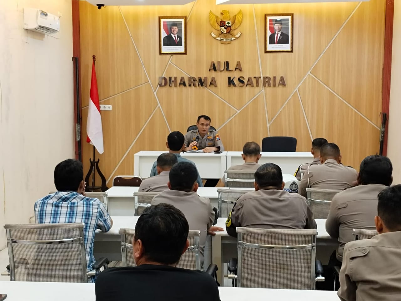 Kapolsek Wonocolo Ajak Anggota Tingkatkan Kinerja, Implementasikan Arahan Kapolrestabes Surabaya