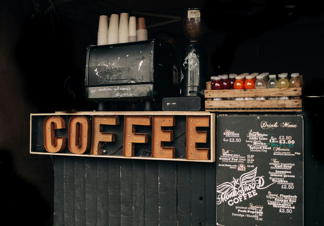 Jalan-Jalan ke Masa Lalu, 4 Rekomendasi Coffee Shop Bertema Vintage di Surabaya