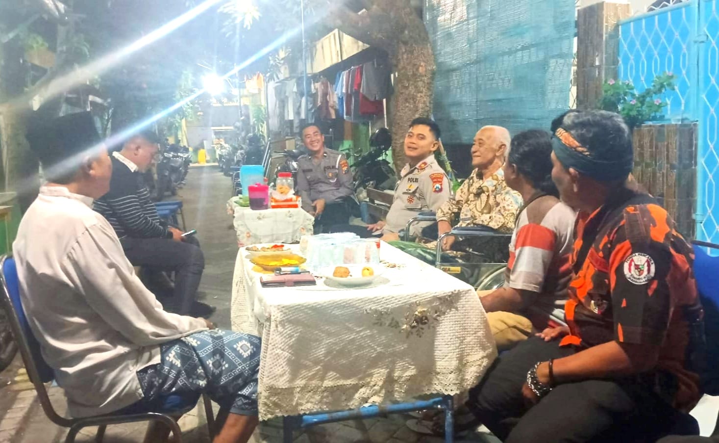 Polsek Simokerto, Surabaya Sapa Warga dan Beri Imbauan Tingkatkan Keamanan