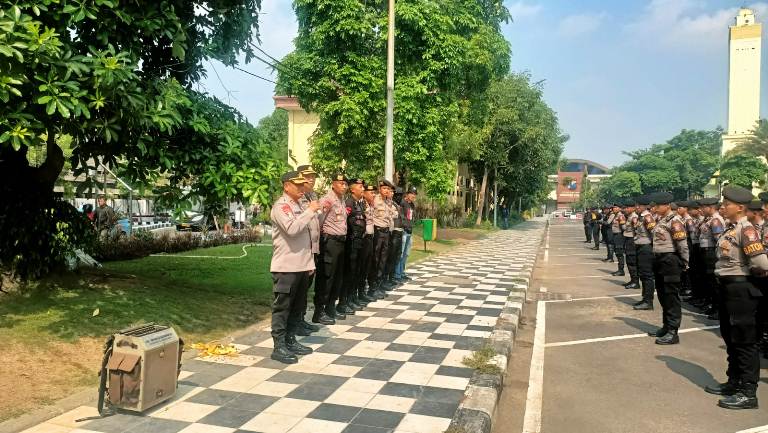 Polsek Gayungan Siagakan Ratusan Personel Antisipasi Aksi LBH dan KONTRAS di Mapolda Jatim