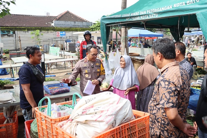 Polres Batu Sidak Pasar Jelang Ramadan 1446 H, Pastikan Harga dan Stok Bahan Pokok Stabil