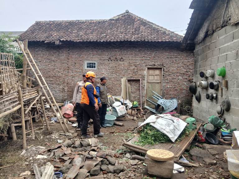 Tiga Rumah di Pasuruan Rusak Diterjang Angin Kencang dan Hujan Ekstrem