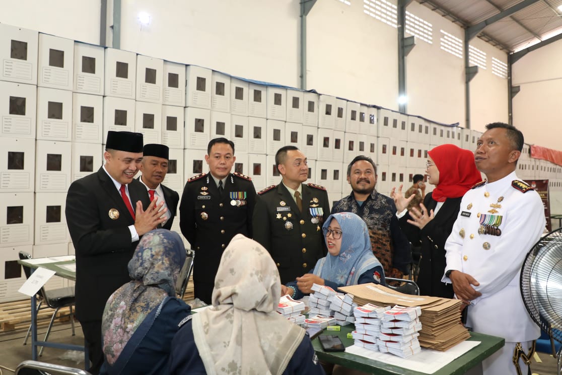 Tinjau Gudang Logistik, Pj Wali Kota Malang Apresiasi Kinerja KPU