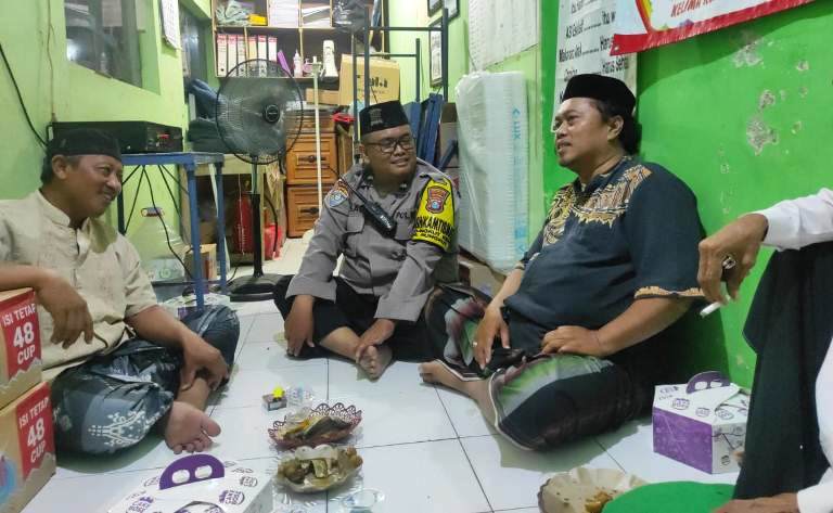 Polsek Rungkut Sambang Balai RW 02, Sinergi Warga Kunci Keamanan Lingkungan