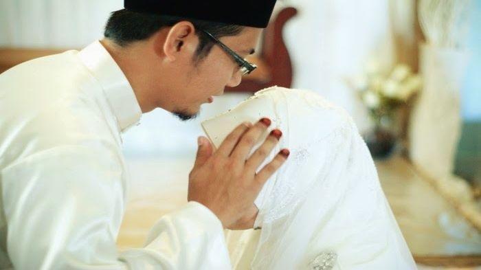 Bacaan Doa Pengantin Pria Setelah Akad Nikah, Sambil Pegang Kepala Pengantin Wanita