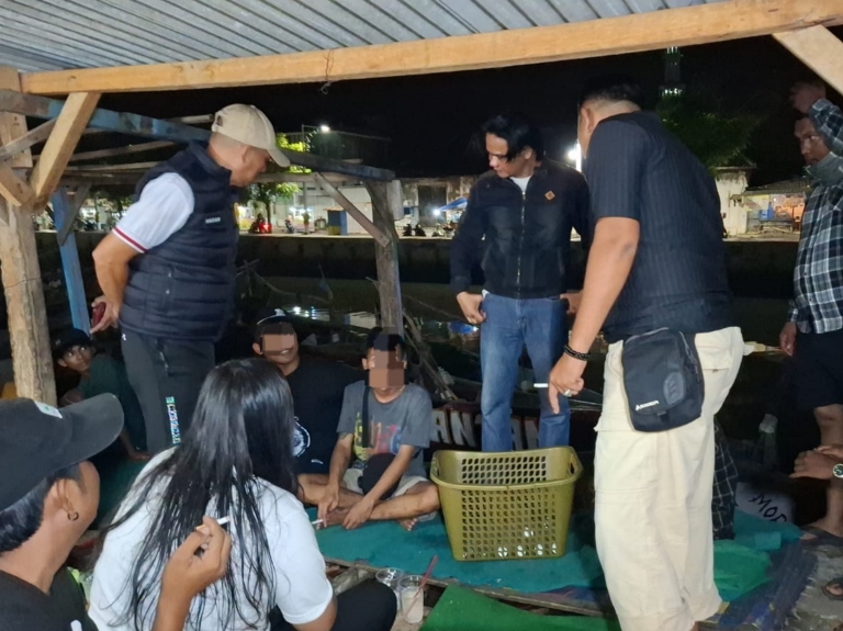 Razia Miras di Pelabuhan, Tiga Penjual Diamankan