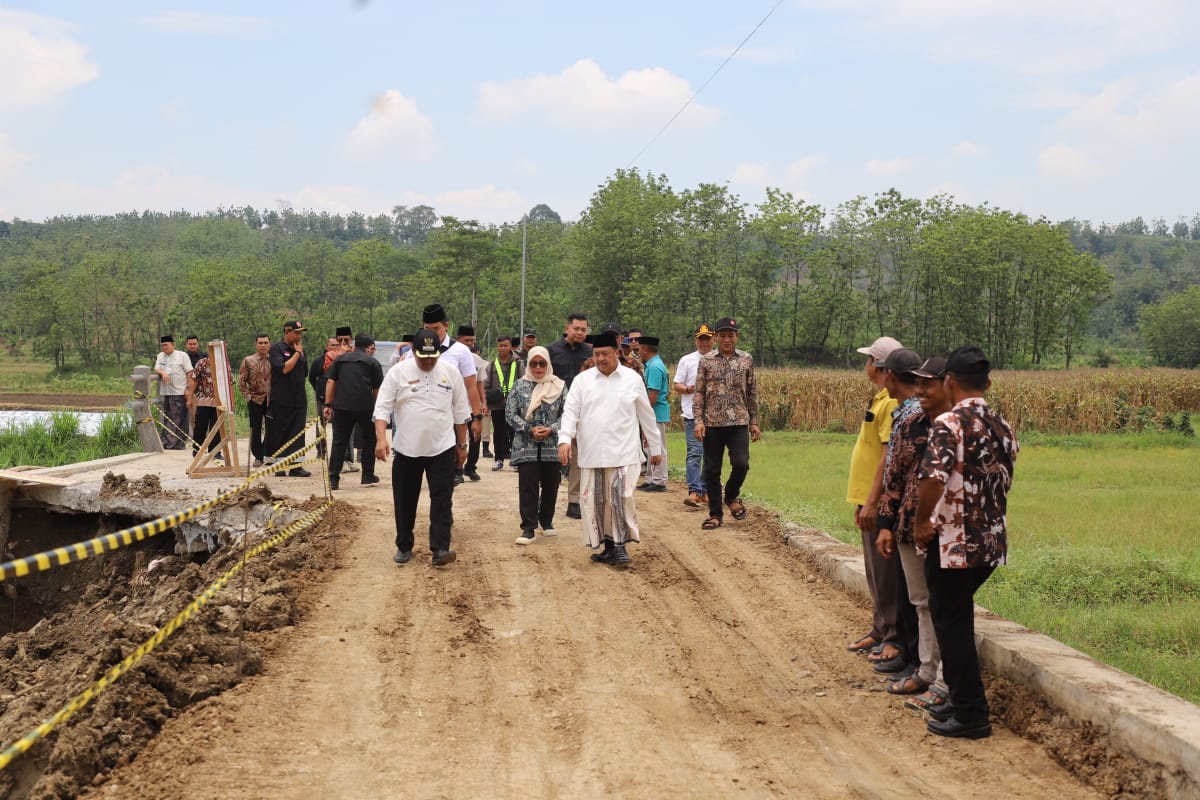 Jalan Amblas di Desa Asemgede, Bupati Jombang Pastikan Perbaikan Segera Dilakukan