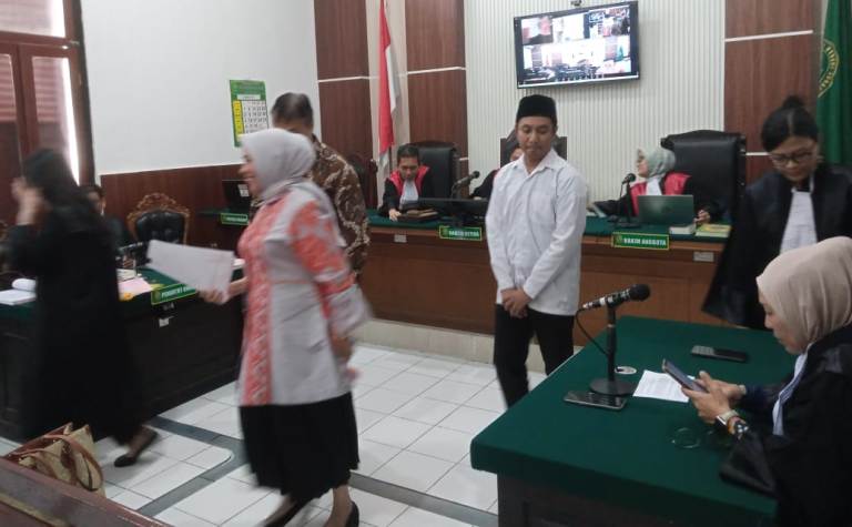 Saksi Rektor Unitomo Tegaskan Ijazah Palsu Buatan Ari Pratama Rugikan Kampus