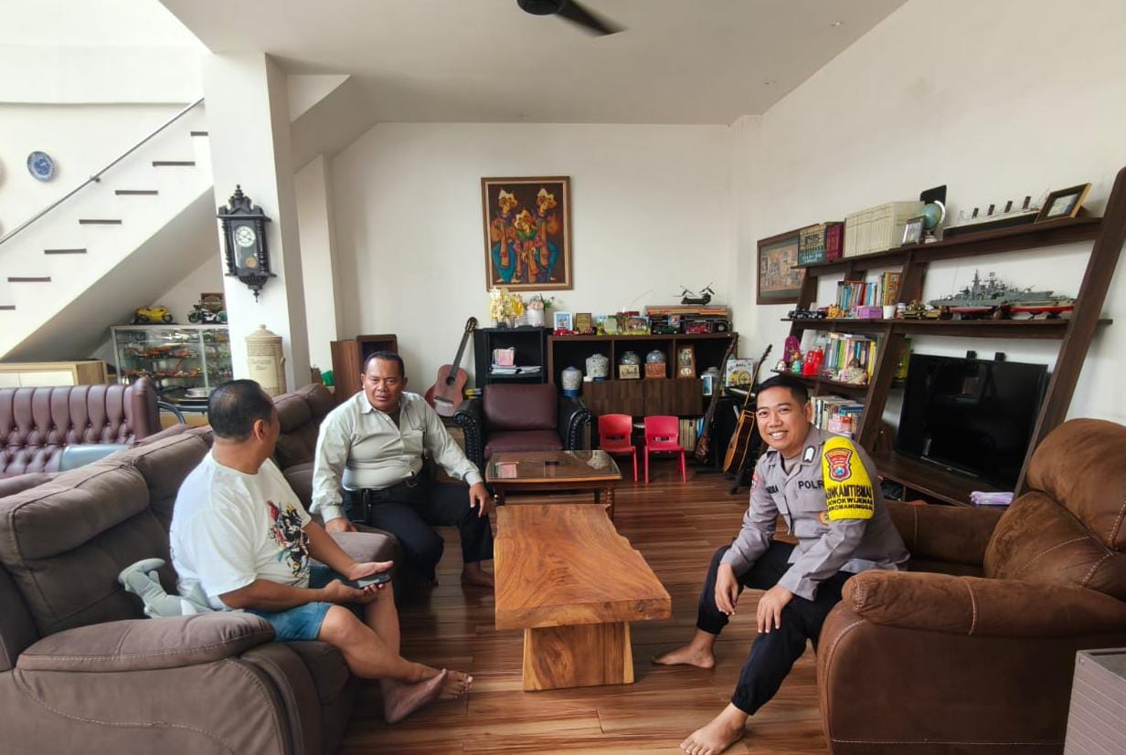 Polsek Sukomanunggal Sambangi Tokoh Masyarakat Kupang Baru, Ciptakan Lingkungan Aman