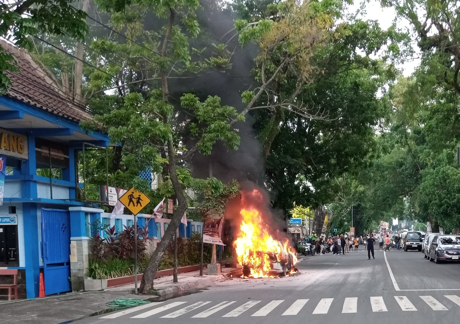 Sempat Mogok, Daihatsu Sirion Ludes Tinggal Kerangka