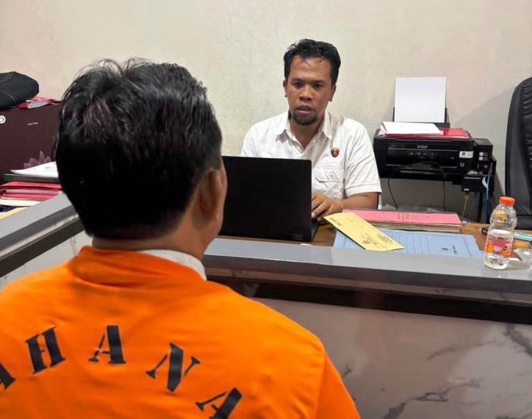 Tersandung Kasus Penipuan Rp97 Juta Modus Percepatan Haji, Oknum ASN Kemenag Situbondo Ditahan 