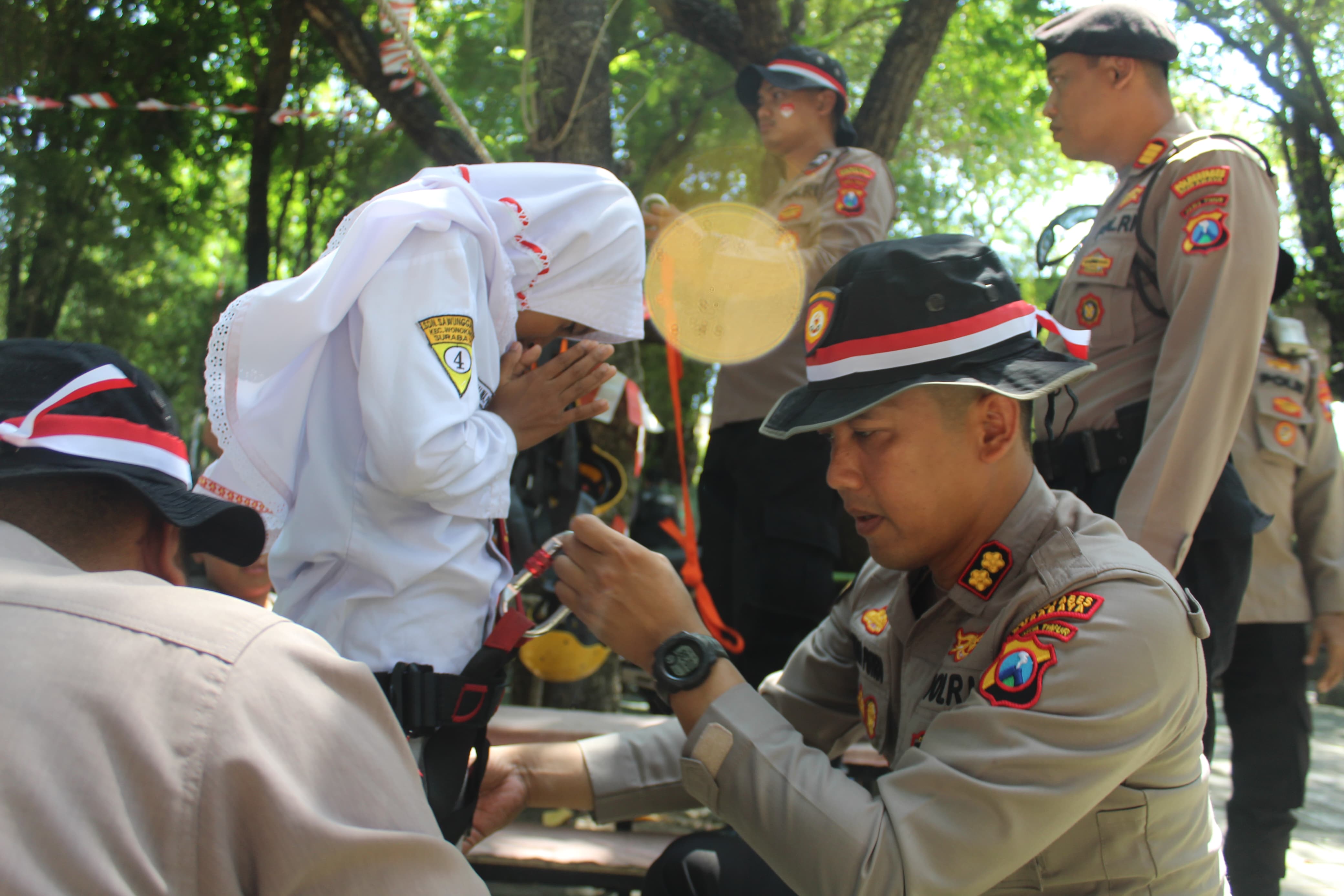 Semarak Kemerdekaan RI Ke-80 di Kebun Binatang Surabaya, Polri Meriahkan Lomba dan Outbond Anak