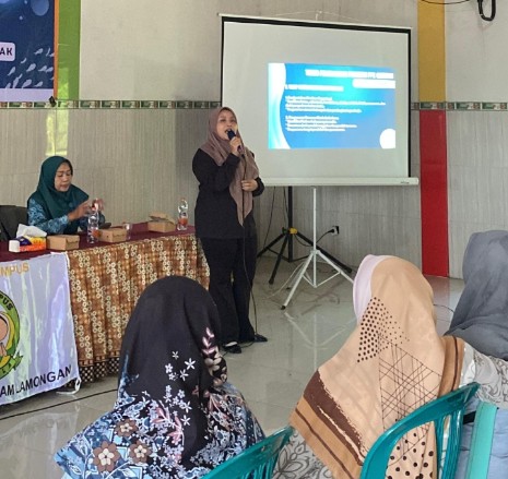 Tim PPK Ormawa Unisla Dampingi Warga Desa Margoanyar Lamongan Kembangkan Olahan Ikan Tambak