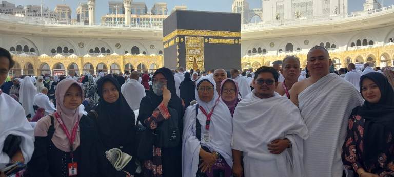 Tangis Haru Jemaah Bakkah Travel Warnai Tawaf Wada Depan Kakbah