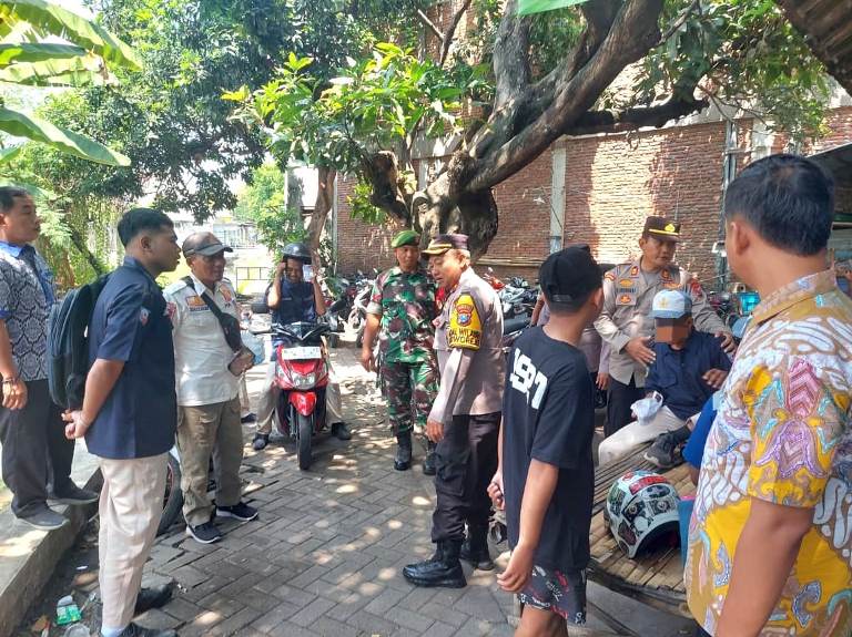 Polsek Purworejo Pasuruan Razia Pelajar yang Bolos Sekolah