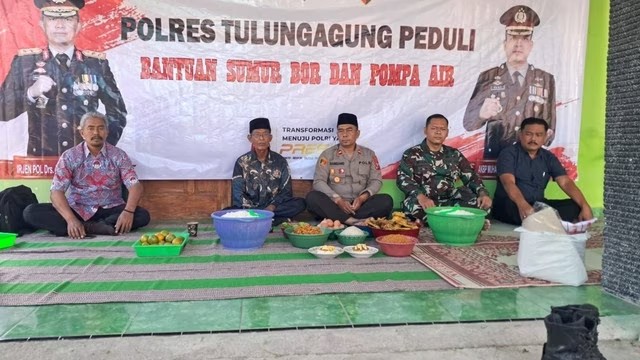 Polisi bersama TNI dan Warga Demuk Doa Bersama Sebelum Pengeboran Sumur