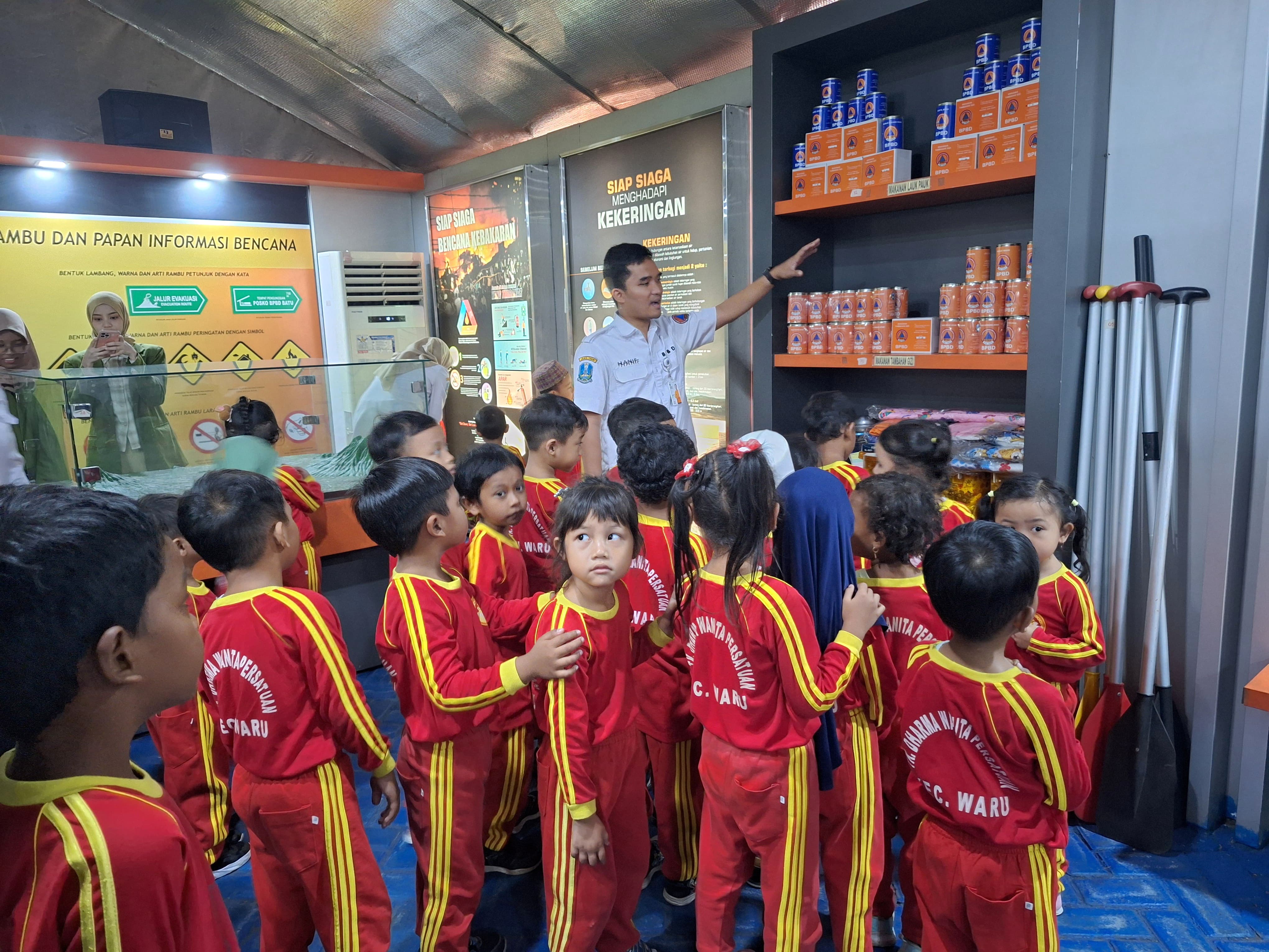 Puluhan Siswa TK Belajar Tanggap Bencana di BPBD Jatim