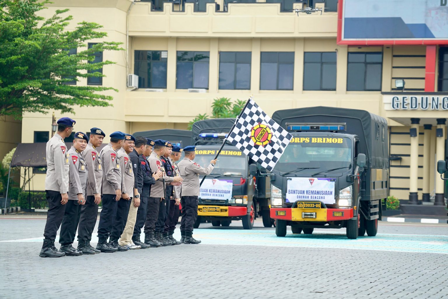 Korbrimob Polri Beri Bantuan Kemanusiaan Terhadap Masyarakat yang Terdampak Bencana Alam di Provinsi Jateng