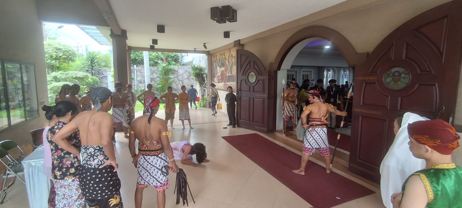 Pentas Seni Paskah di Sawahan Jadi Bukti Harmoni, Polisi dan TNI Bersinergi Amankan Perayaan