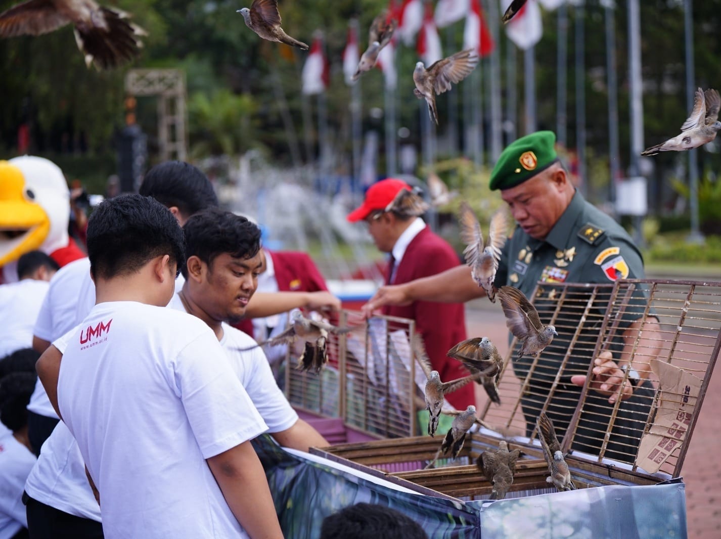 Pelepasan Ribuan Burung Perkutut, Tandai Pesmaba UMM 