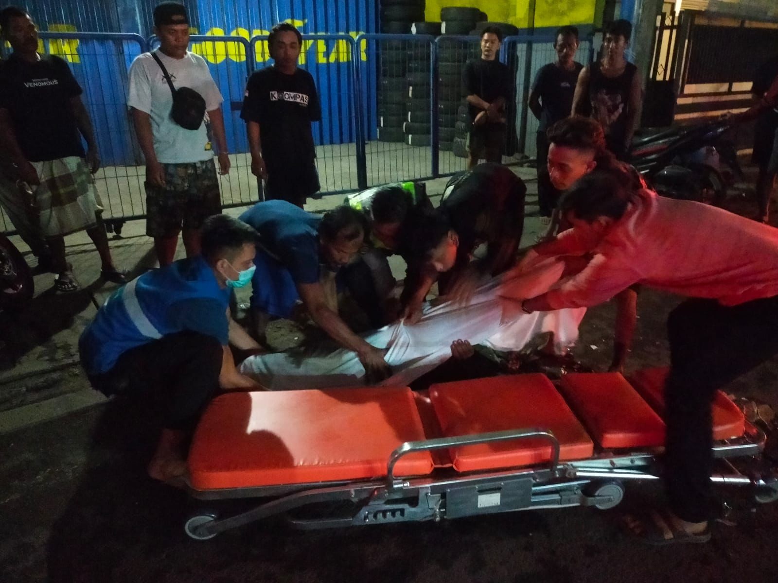 Tabrak Truk Parkir, Pria Lampung Meregang Nyawa di Jalan Raya Manyar Gresik