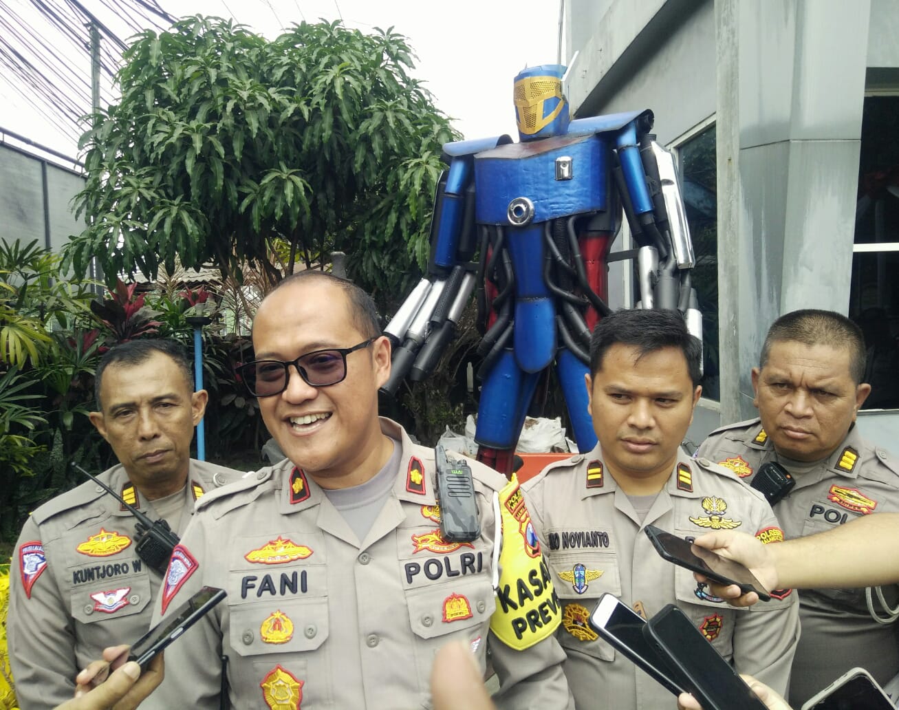 Ratusan Knalpot Sitaan Disulap Jadi Patung Transformers