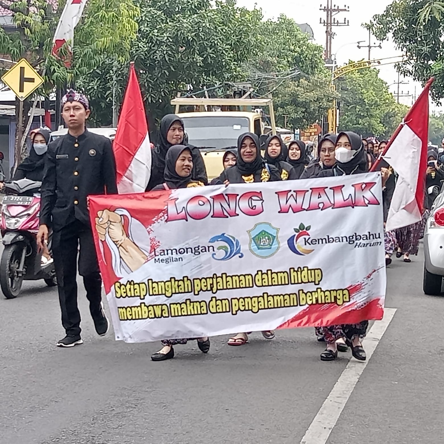 Terima SK-PPPK, Ratusan Guru di Lamongan Aksi Solidaritas Long Walk