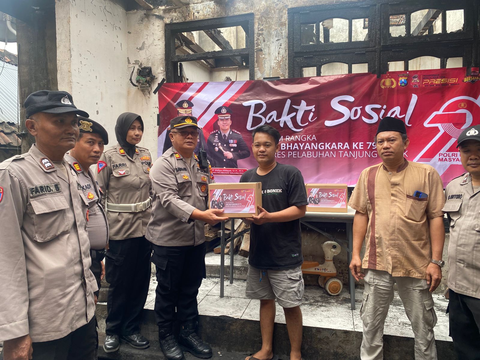 Peringati Hari Bhayangkara ke-79, Polsek Pabean Cantikan Gelar Bakti Sosial