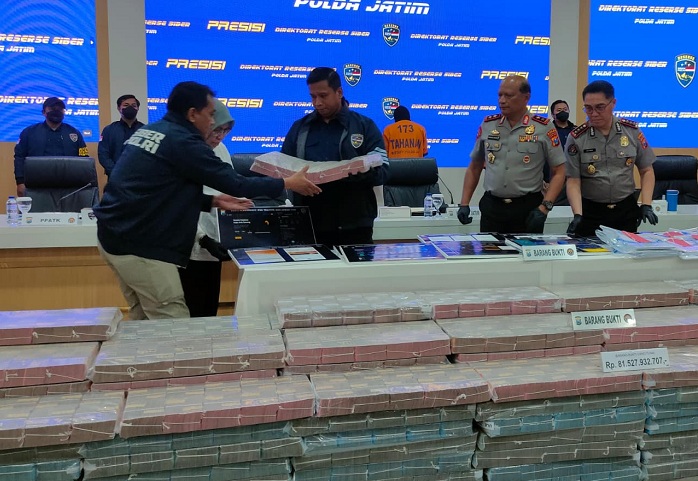 Polda Jatim Bongkar Peran 3 Tersangka Scam Trading Saham-Kripto